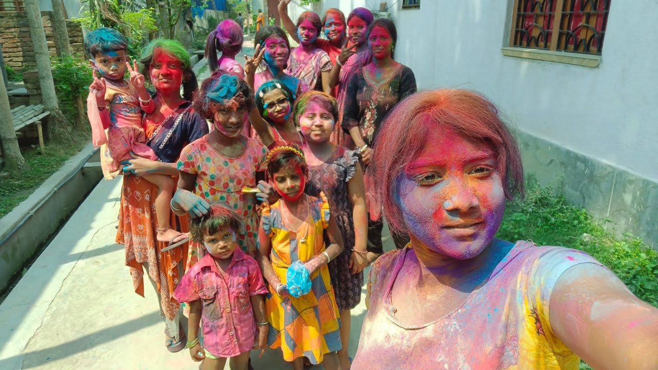 পাড়ার সবাই একসাথে হোলির দিন রং খেললাম।#viral #minivlog #shorts