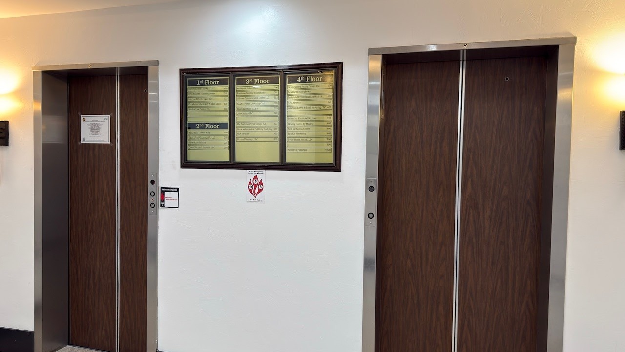 Vintage! General Oiltronic Hydraulic Elevators @ 933 Building, Orlando, Florida