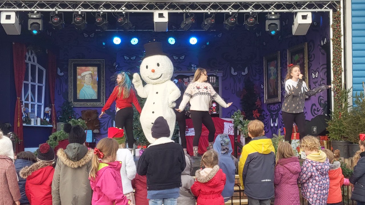 Paultons Park 2018 Christmas Show Part 1 of 4