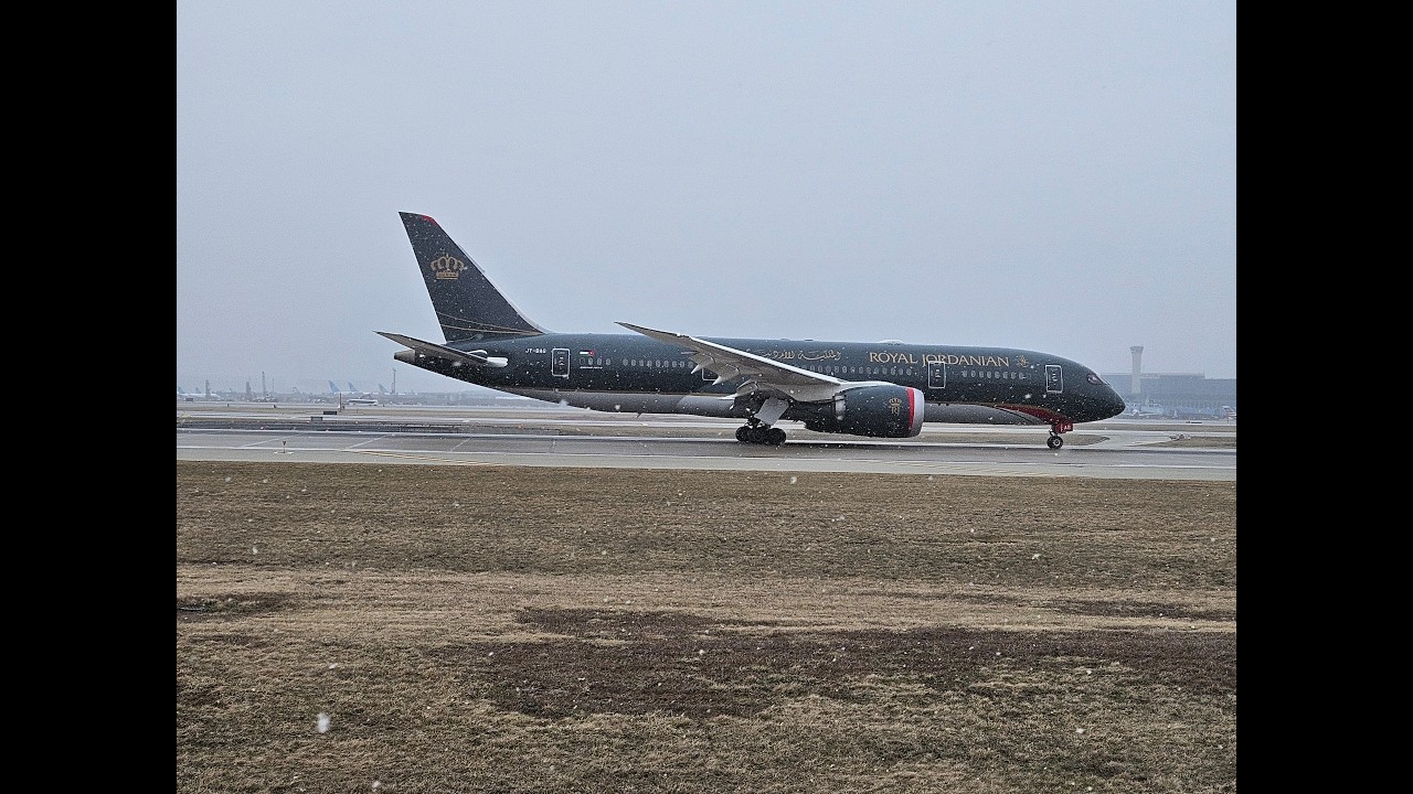 Snowy Planespotting At Chicago O'hare International Airport