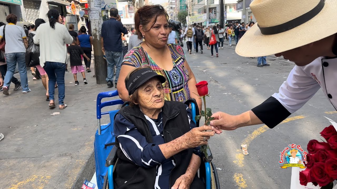 SORPRENDIMOS A MAMÁ CON UNA ROSA 🇵🇪 🌹