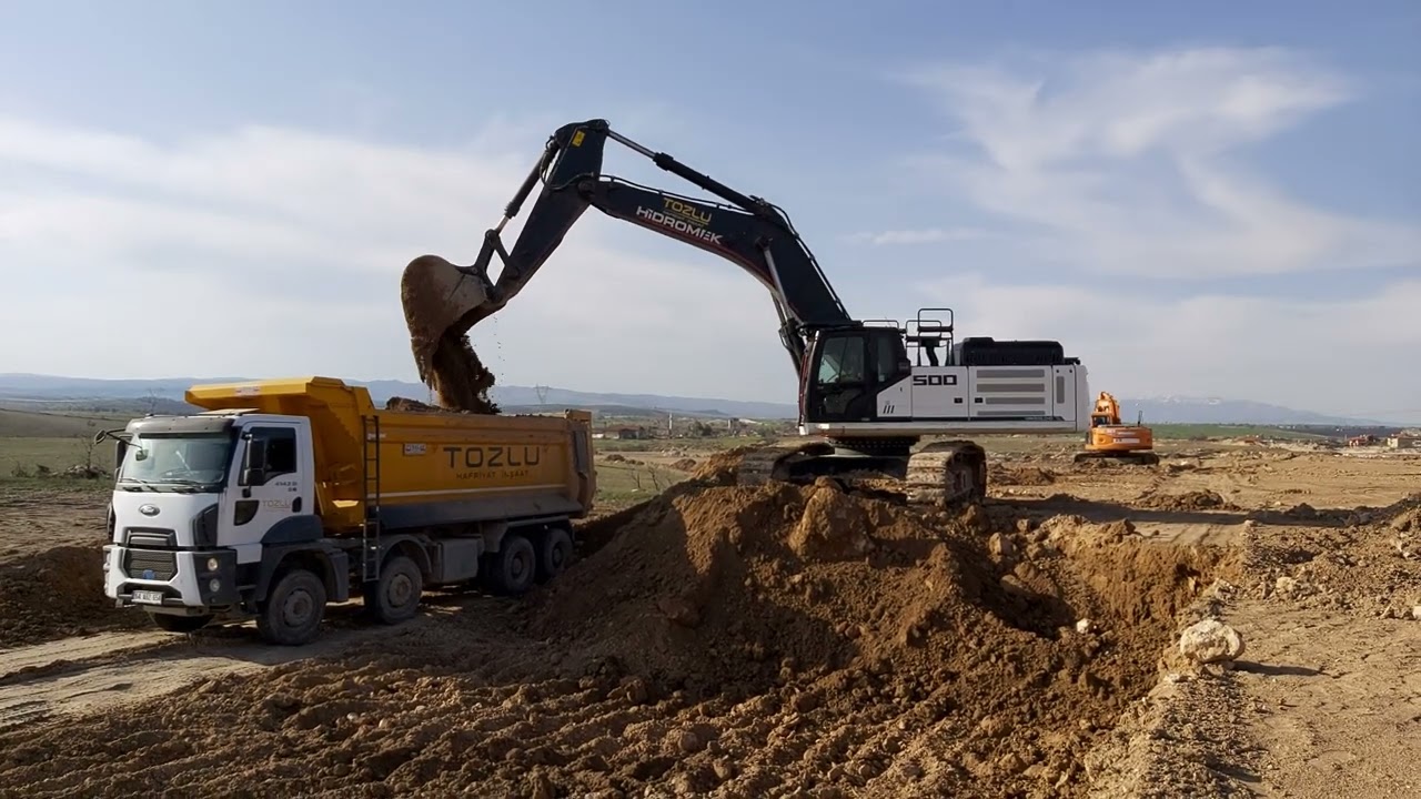 Hidromek 500LC Yüklüyor Doosan DX140 Kazıyor