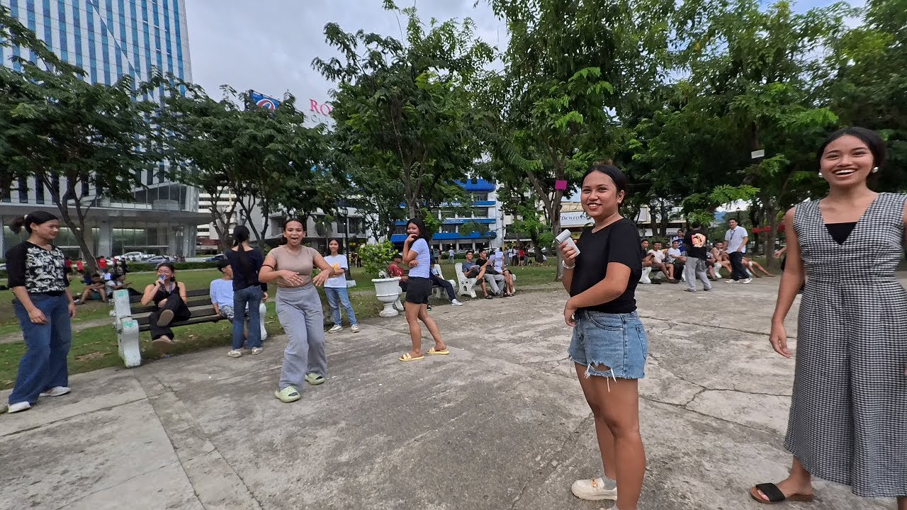 Day Walk at Fuente Osmeña Circle, Cebu City 🇵🇭 | Dancing in the Park (#7)