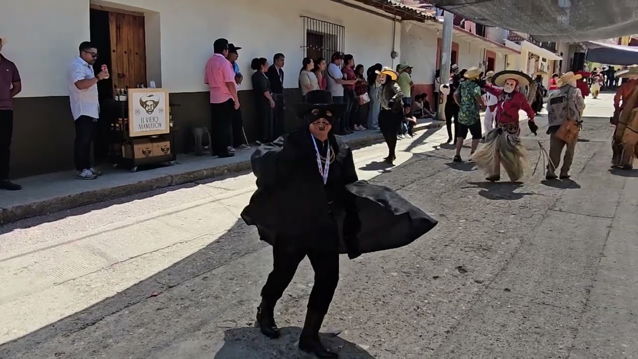 Primer día de Carnaval Silacayoapam Oaxaca 2025 con música de Los Pines domingo por la mañana