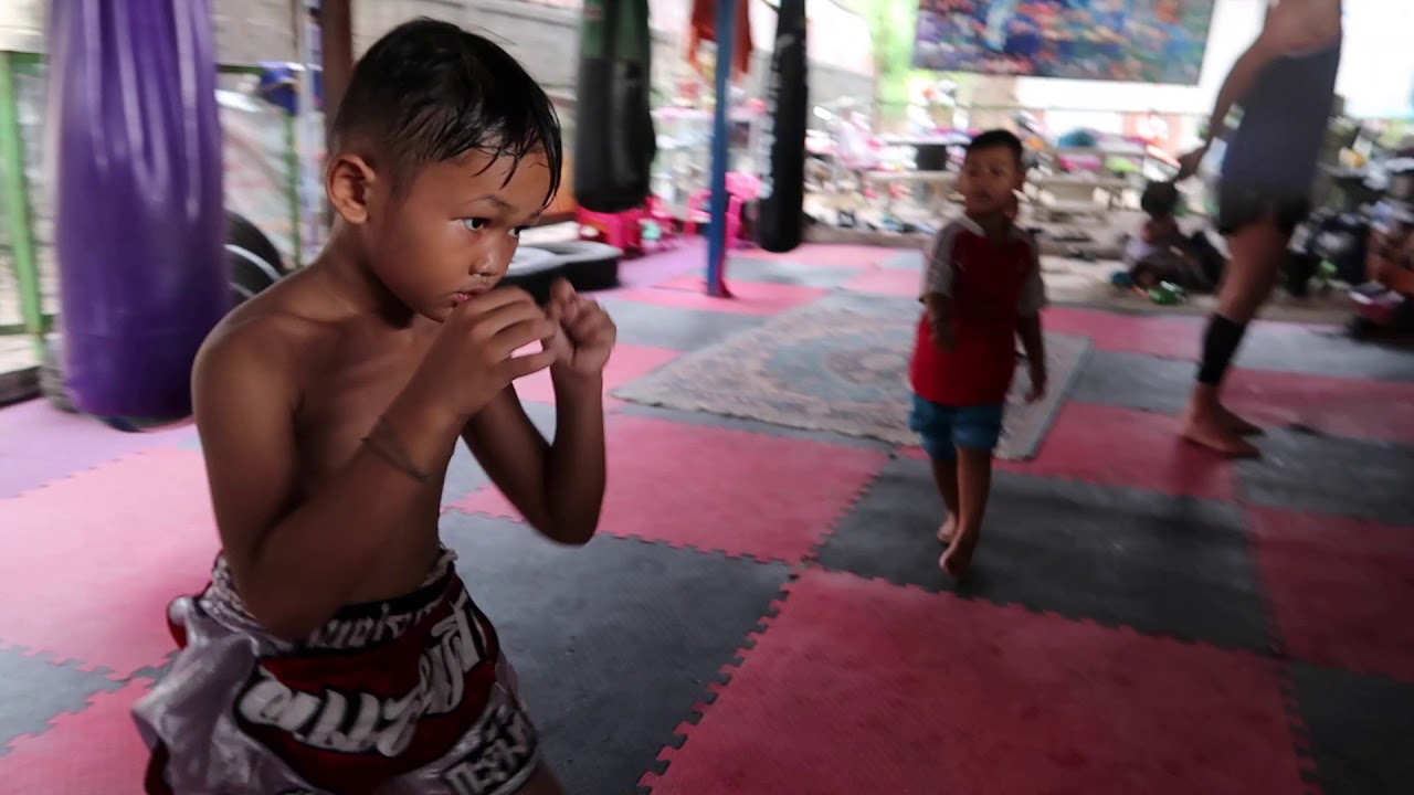 UN CAMP DE BOXE THAI INSOLITE #1 (PATTAYA)