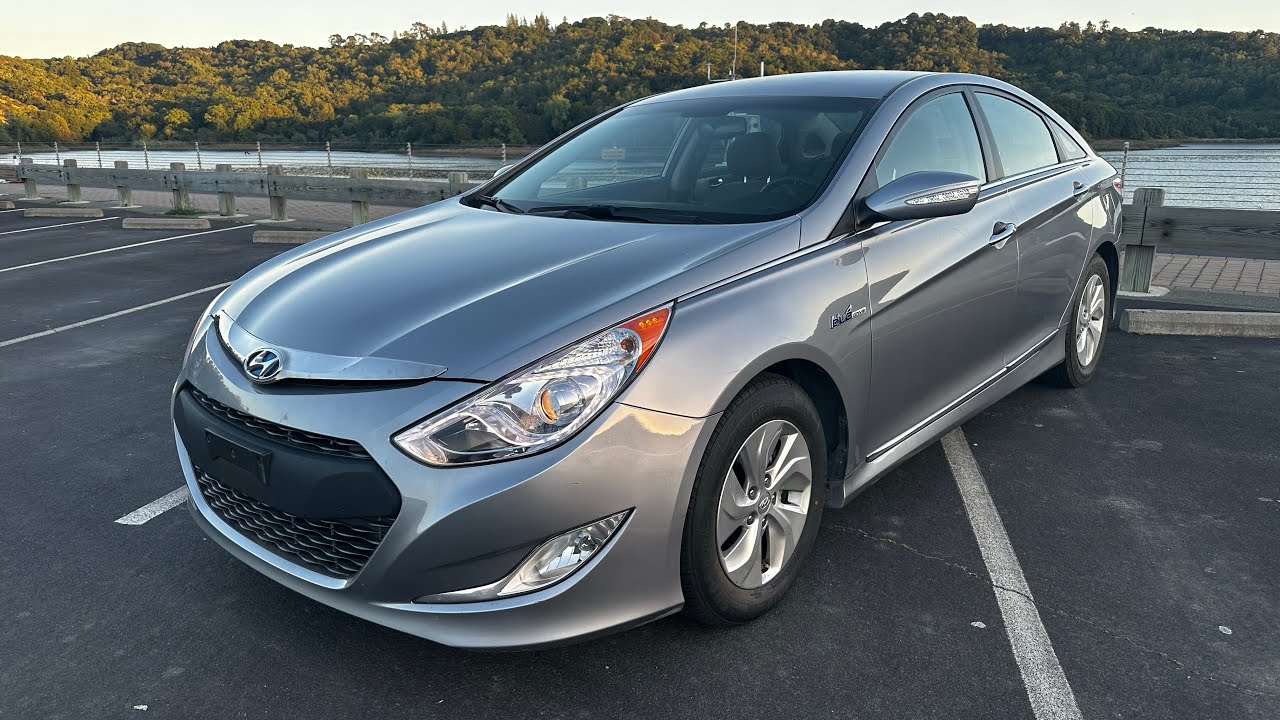 2015 Hyundai Sonata Hybrid Base 4dr SedanS
