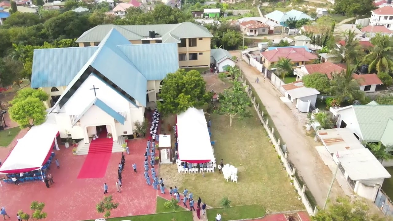 DRONE VIDEO: K.K.K.T USHARIKA WA SALASALA  SIKU YA HARAMBEE YA KUWEKA JIWE LA MSINGI