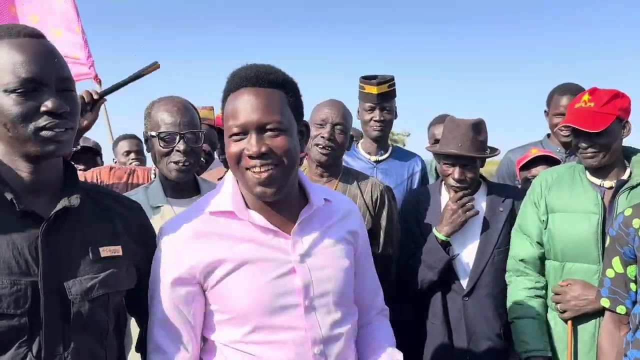 Abuong community subsection of luac jang in Tonj East county are singing their warrior songs.