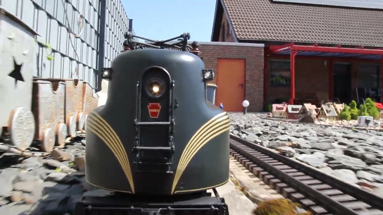 GG1 Rundfahrt im Garten.