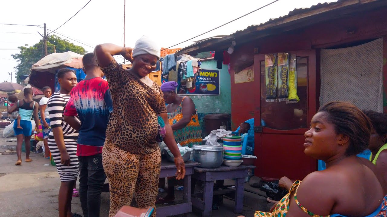 AFRICAN COMMUNITY GHANA ACCRA BUKOM JAMESTOWN WALK