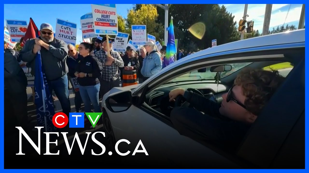 Algonquin strikers block campus vehicle entrances
