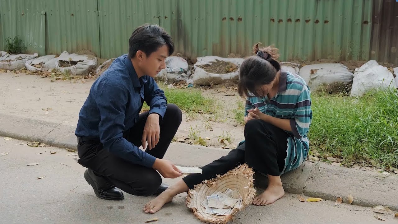 Chủ Tịch Nhặt Cô Gái Ăn Mày Về Làm Vợ Ai Ngờ Là Con Gái Thất Lạc Của Đối Thủ Và Cái Kết - Tập 1109