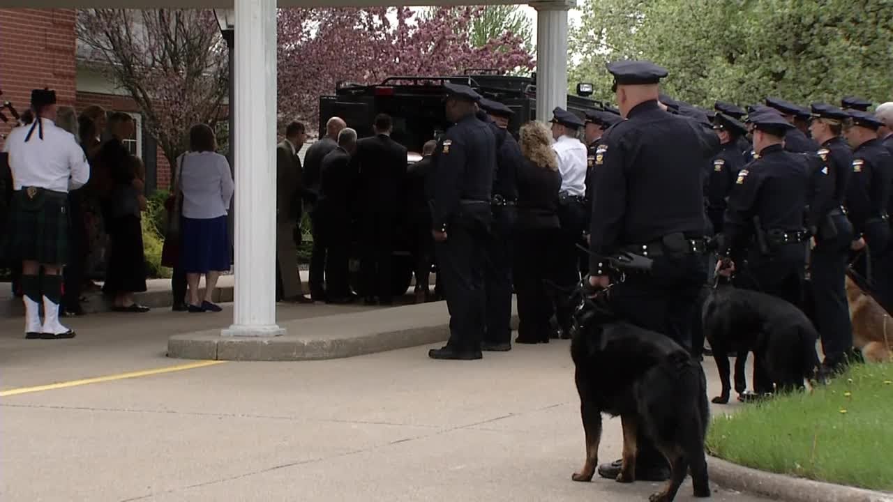Former Mansfield officer who died of cancer laid to rest