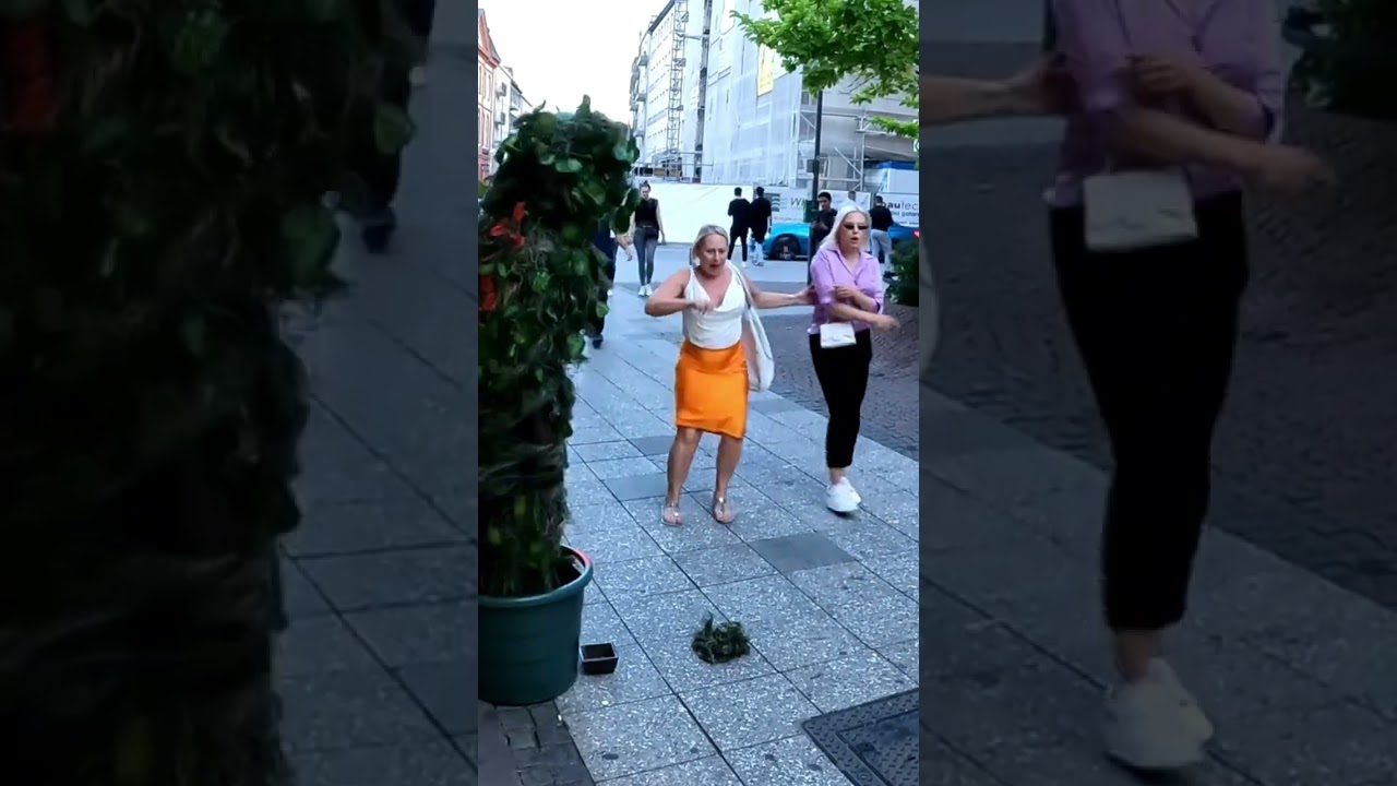 Craziest Reactions of People!! Insane Screams!! Bushman Prank!!