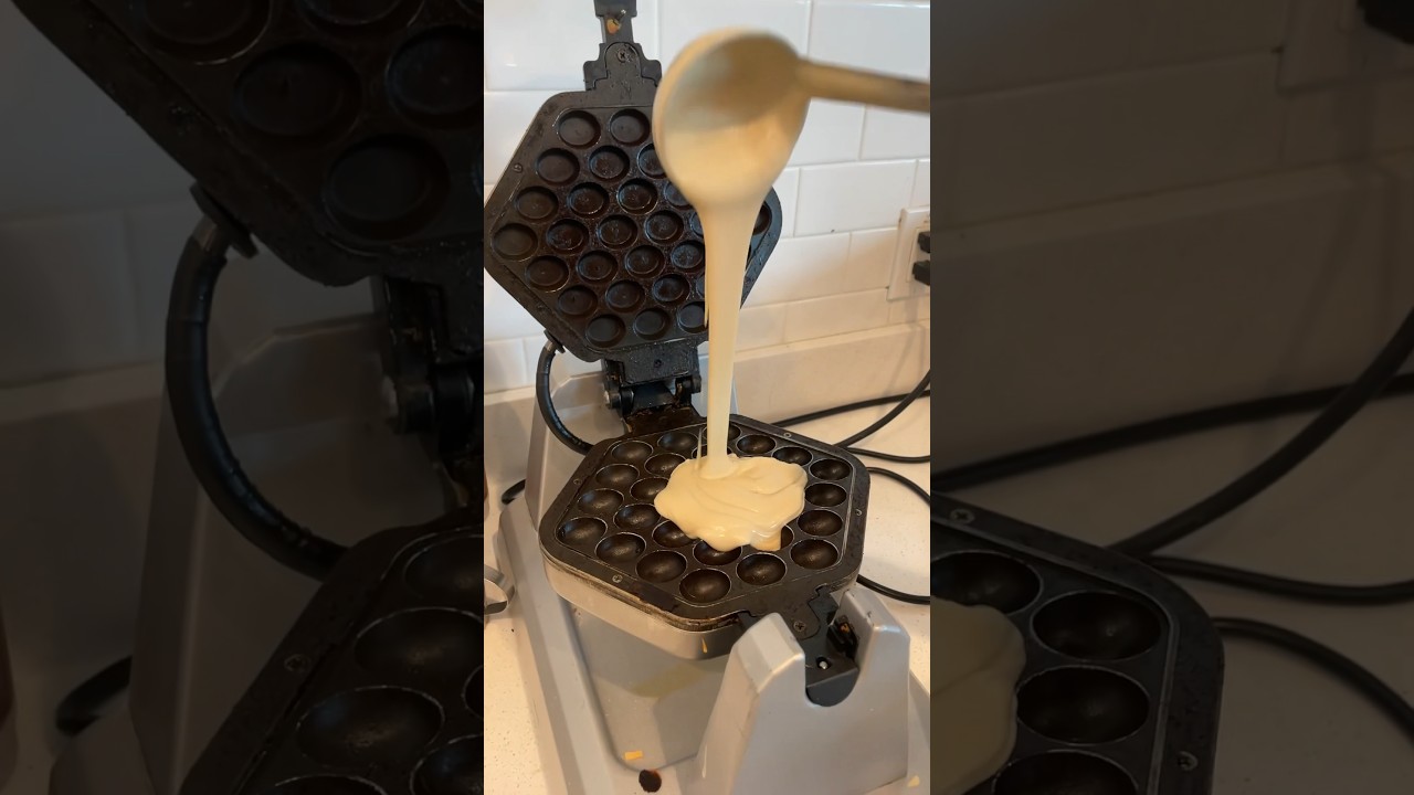 MAKING BUBBLE WAFFLES! 😍 Get this from Crepes N Shakes