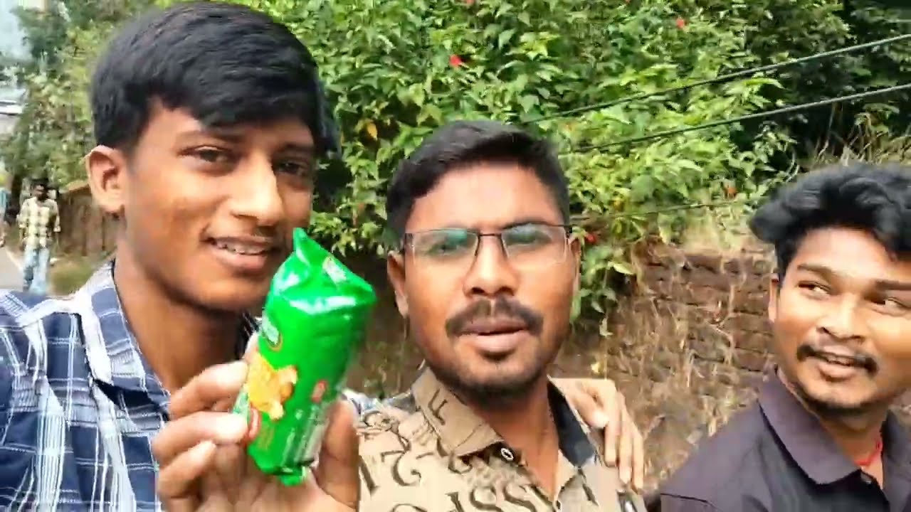Kam khatam hote hi bhai aur mama ji ke sath market 😆