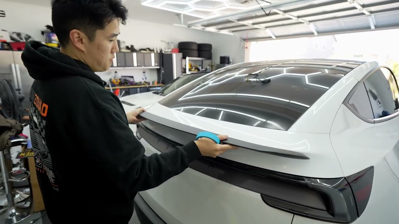 Обязательный внешний тюнинг для Tesla Model Y Juniper 2026 | Карбоновый спойлер