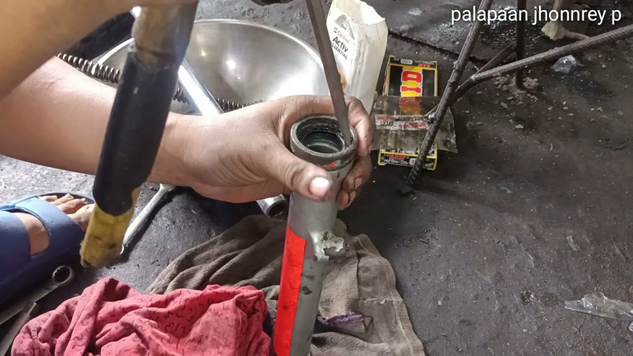 paano magpalit ng front shock oilseal ng Kawasaki barako 175 simple pero pag ngkmali maaring mkasira