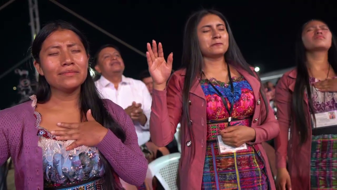 Levanto Mis Manos -( INOCENTE MORALES Y SU GRUPO MUSICAL LOS REDIMI2 POR CRISTO) - Video En Vivo