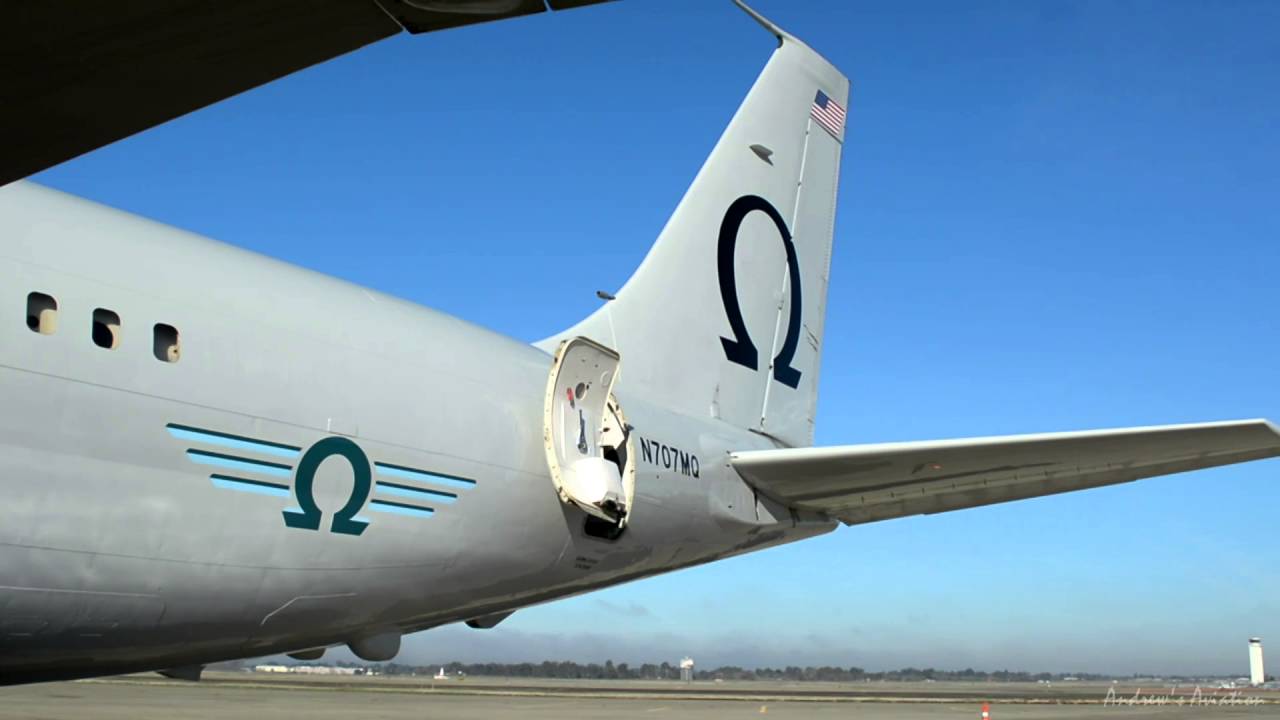 Inside The Omega Tanker Boeing 707-300 [HD]