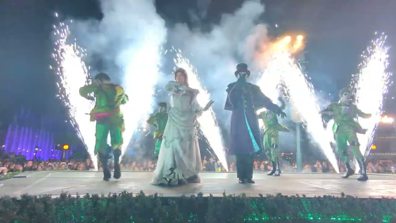 Mickey’s Halloween Celebration Show Stop Nightime - Halloween Party 29/10/22 à Disneyland Paris (4K)