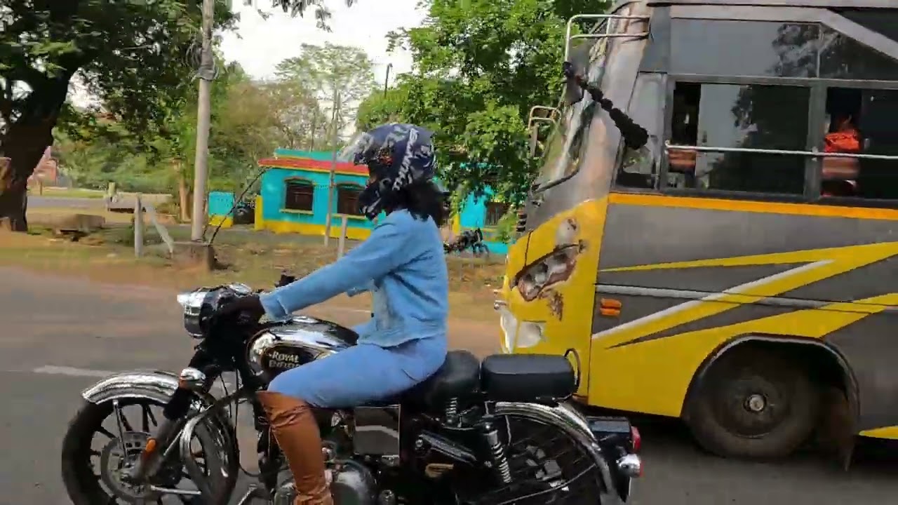 Royal Enfield classic 350  riding wearing jeans boot and helmet