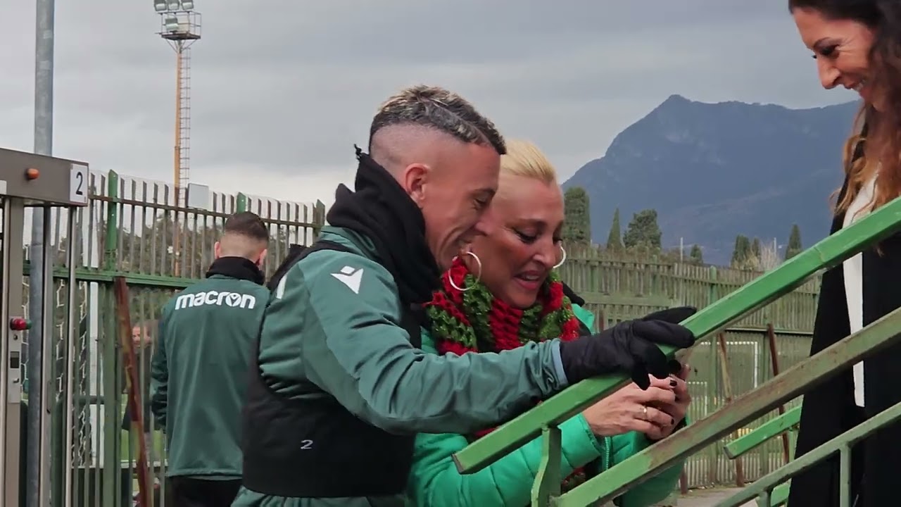 Ternana, alla ripresa il saluto di due tifose a Falletti che potrebbe passare alla Cremonese