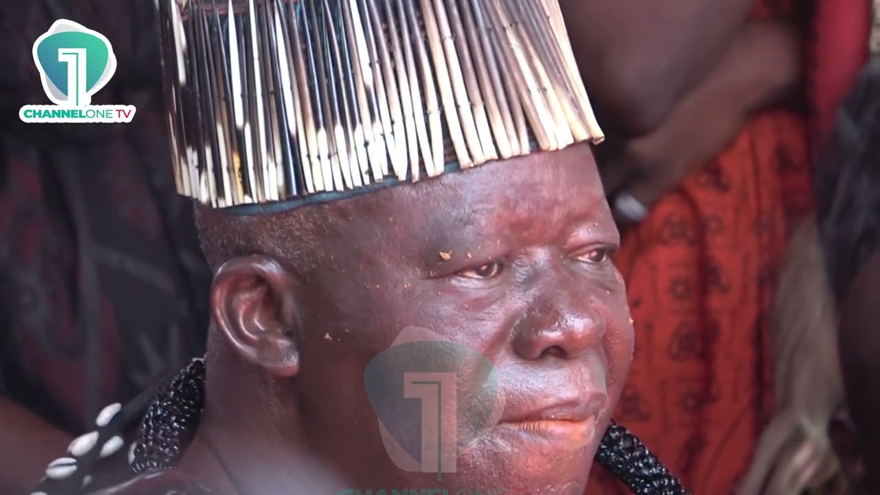 Otumfuo Osei Tutu II Gets Emotional at Dɔte Yie for Late Asantehemaa