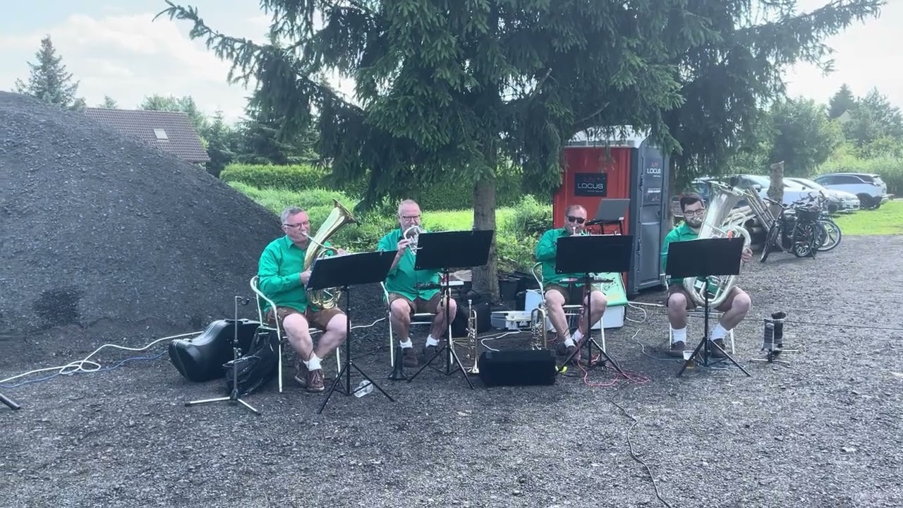Landwirt 👨 🌾 Nauke, vorm Hofladen in Grüna - Sommersonnenwende-Fest in Grüna beim Landwirt 👨
