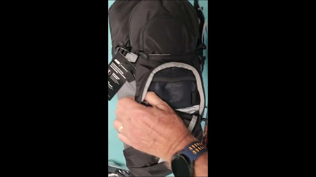 Review CamelBak Lobo 9 Bike Hydration Pack - Helmet Carry - Magnetic Tube Trap - 70oz, Black