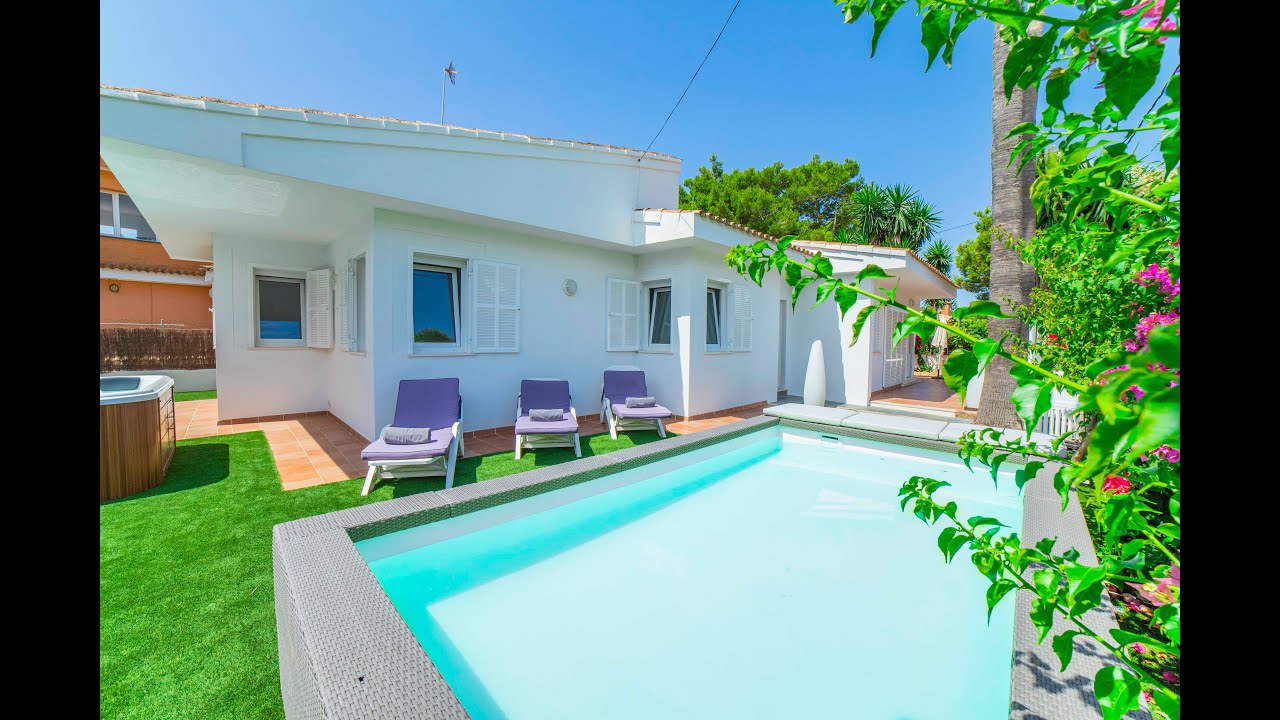 Beautiful detached villa with tourist licence for sale in Can Picafort, Mallorca