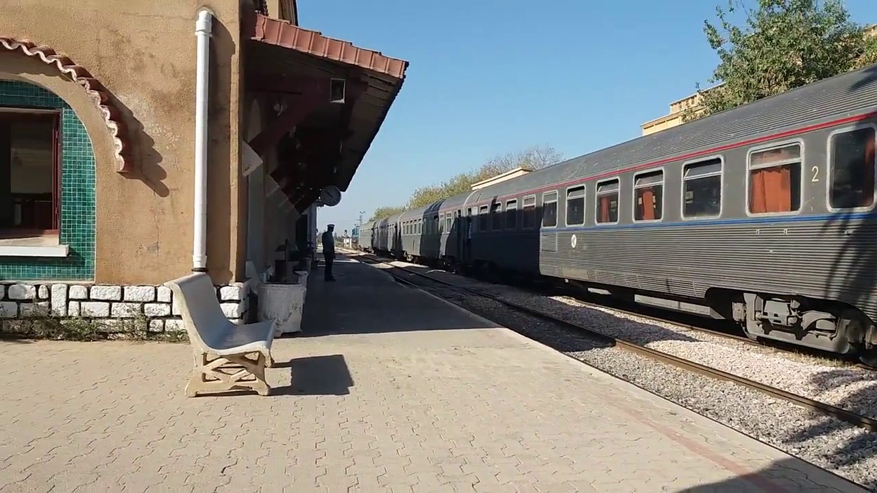 Passage du train 0A à la gare d'oued rhiou avec une vitesse de 120 km h