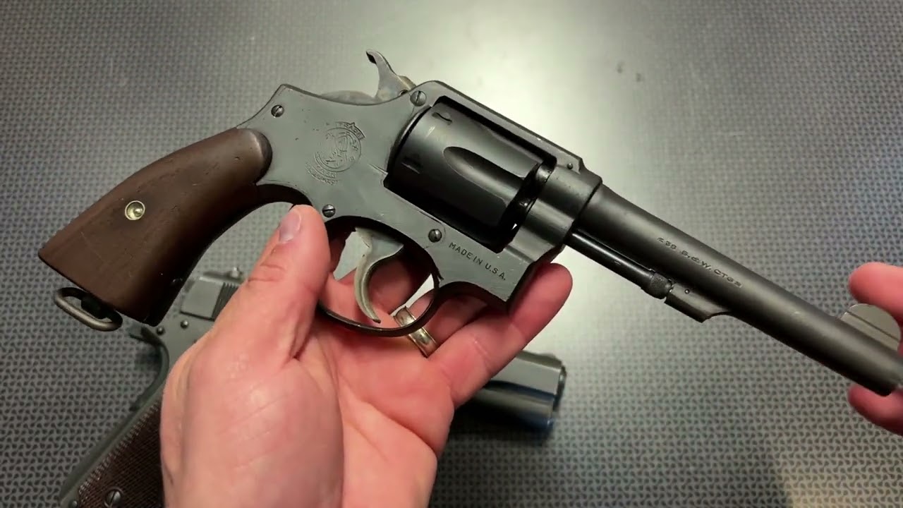 Smith & Wesson Victory 38S&W 5 дюймов времён Второй мировой войны. Маркировка: собственность США.