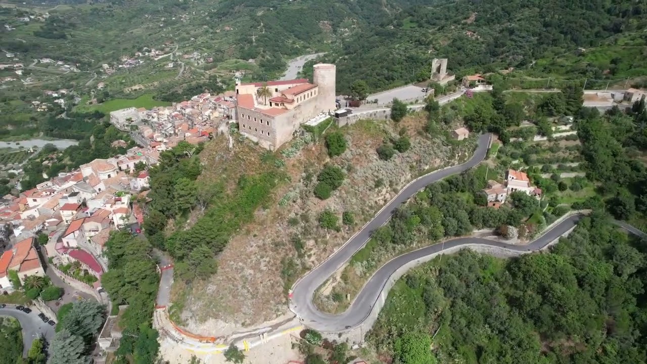 Santa Lucia del Mela (ME)   il santuario di Santa Maria della Neve e dei resti del Castello