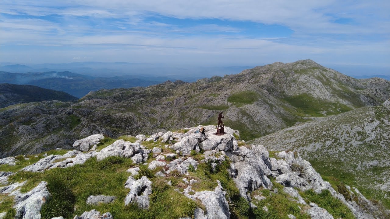 Moncuevu. 1.717 m.a. ¡¡Mi pico preferido de sierra del Aramo!! #montañasdeasturias #hikingasturias