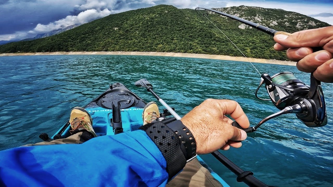 Lov klena i pastrmke na Pivskom jezeru l Chub and trout fishing on Lake Piva l Kayak fishing