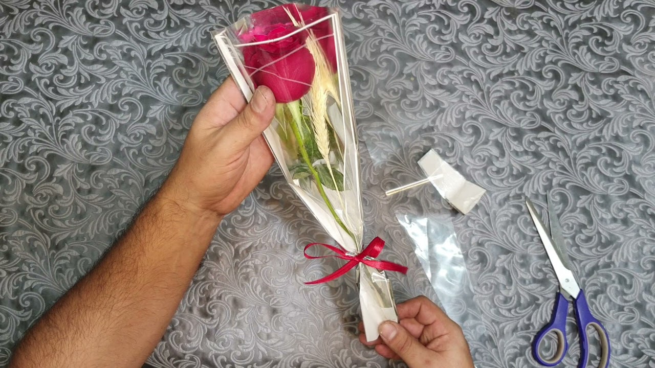 Rosa embalada para vender no Dia dos Namorados (APRENDA 2 MODELOS EM 4 MINUTOS)