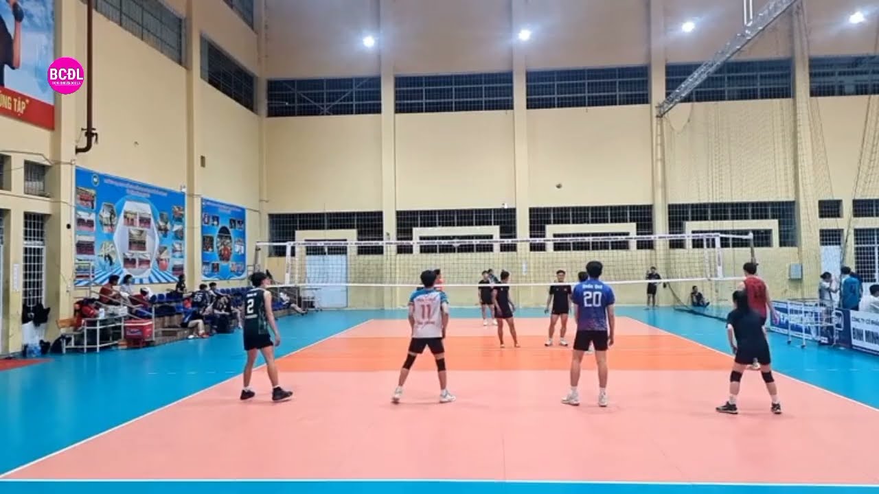 CLIP 24/2026 BÓNG CHUYỀN NAM TẠI CLB BÓNG CHUYỀN NGHIỆP DƯ USH || BÓNG CHUYỀN ĐỘC LẠ
