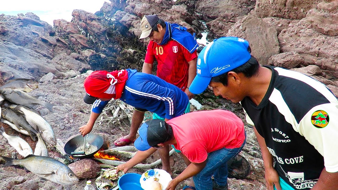 MIRA a ESTOS PESCADORES COMO PESCA Y COCINAN - pesca y cocina - fishing and cooking in the sea