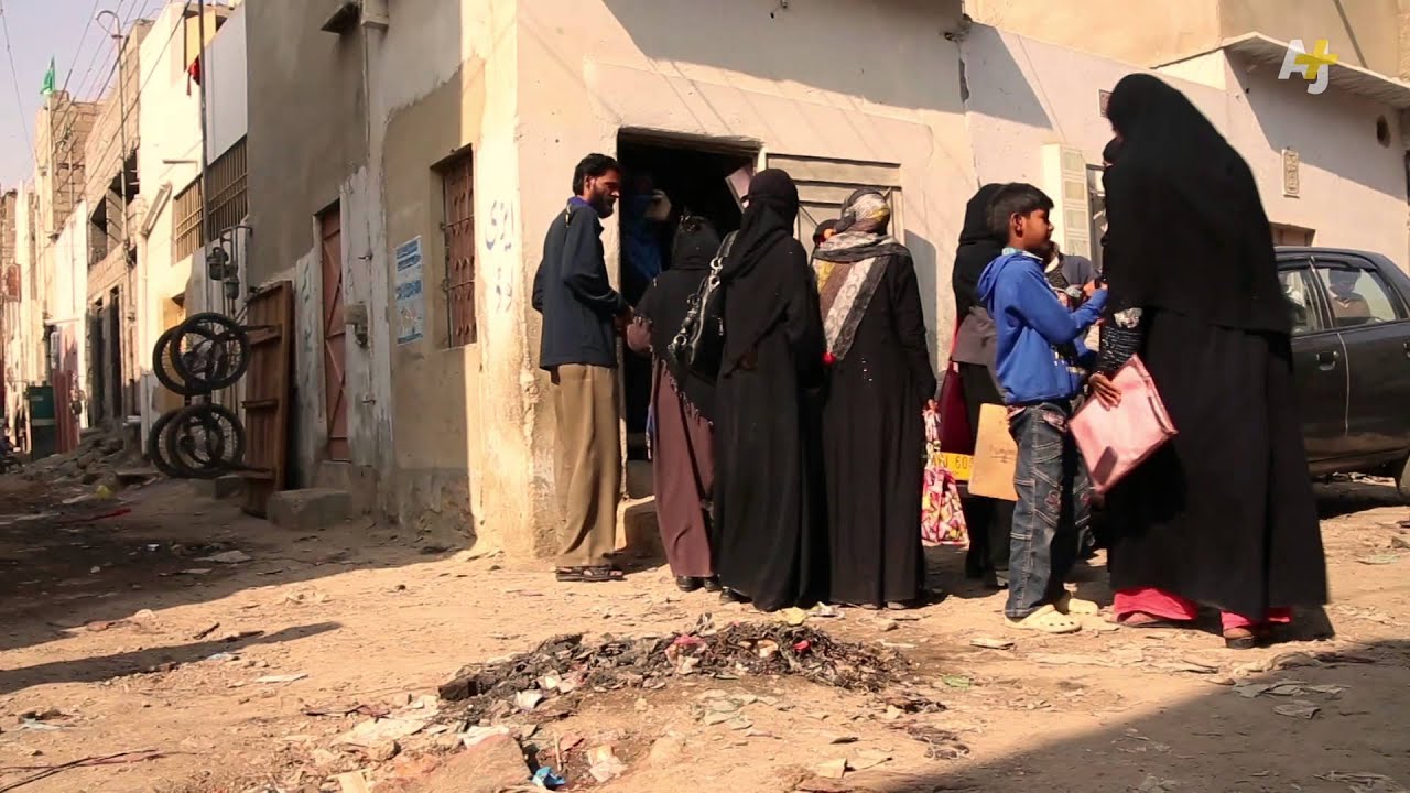 Here's What It's Like Being A Polio Vaccination Worker In Pakistan