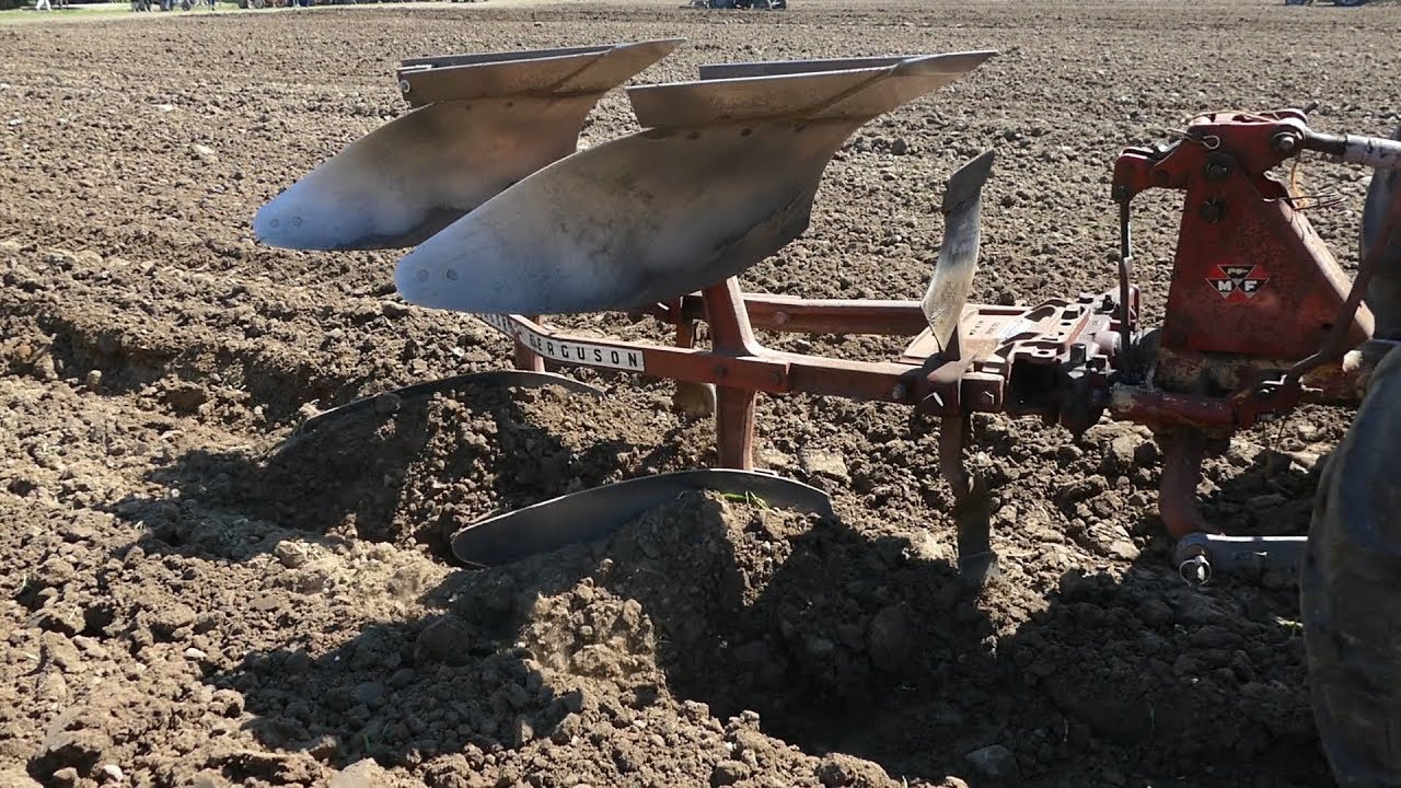 Massey Ferguson 35 Ploughing w/ MF 44 Turnable Plough | Special Equipment | Ferguson Days 2018