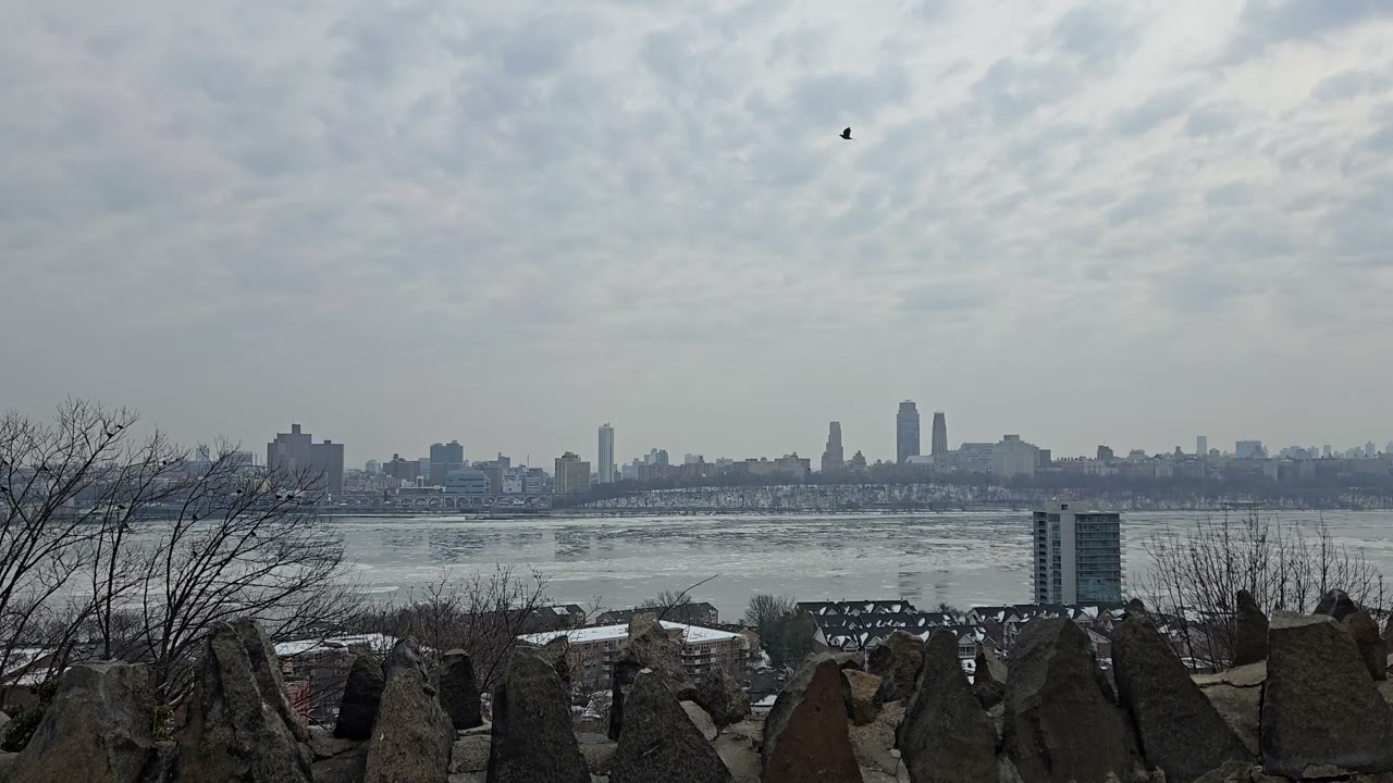 Cliffside Park, New Jersey | 11:00 | Urban View 030 | Hudson River Ice Floes Drifting | Manhattan