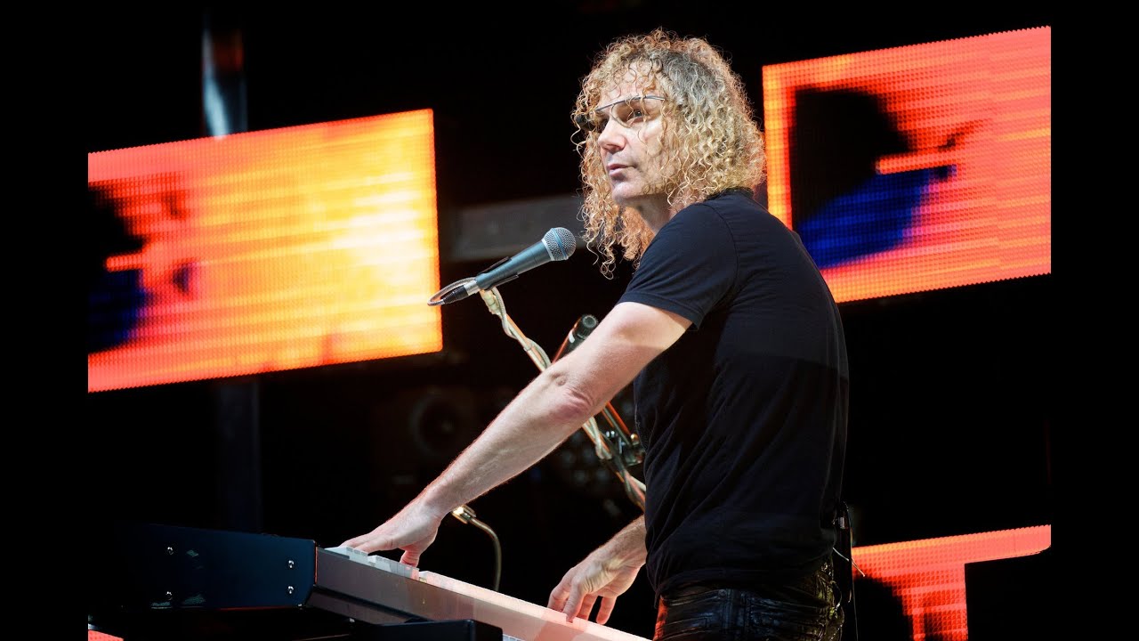 Bon Jovi Keyboardist David Bryan using Google Glass