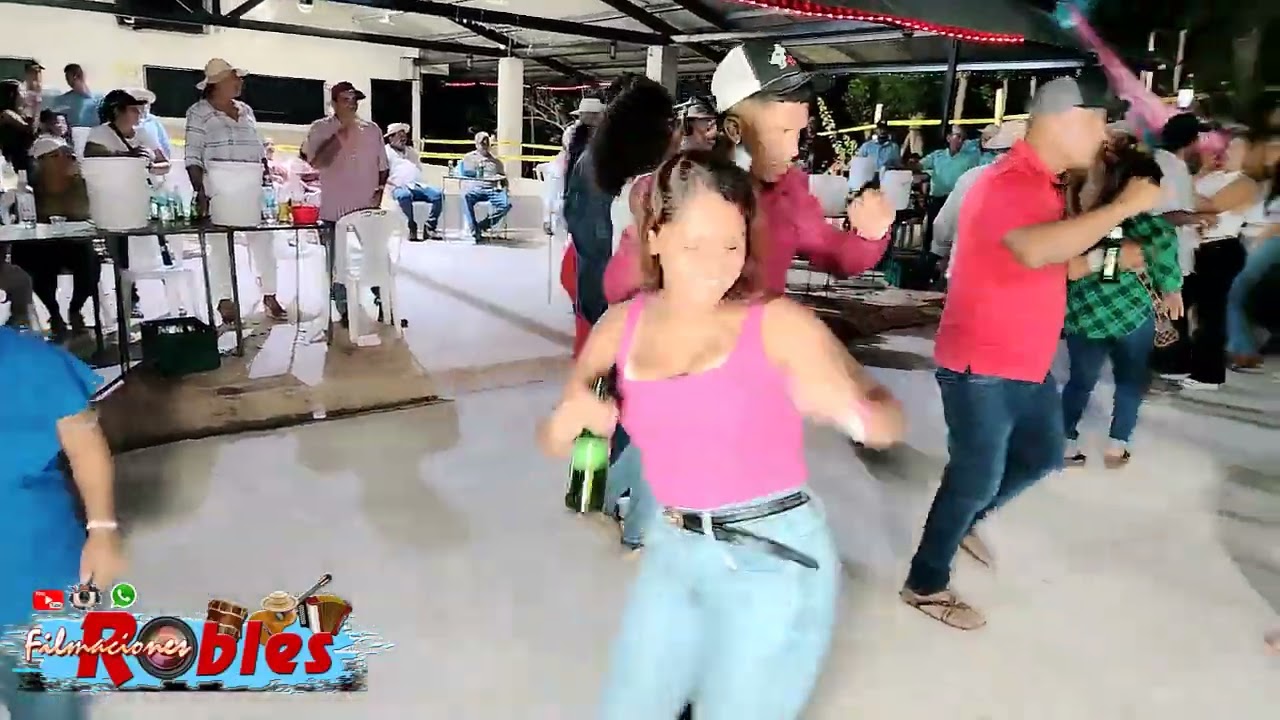 BAR LA COLOMBIANA, NOCHE LLENA DE SANA DIVERSION CON LA MURGA