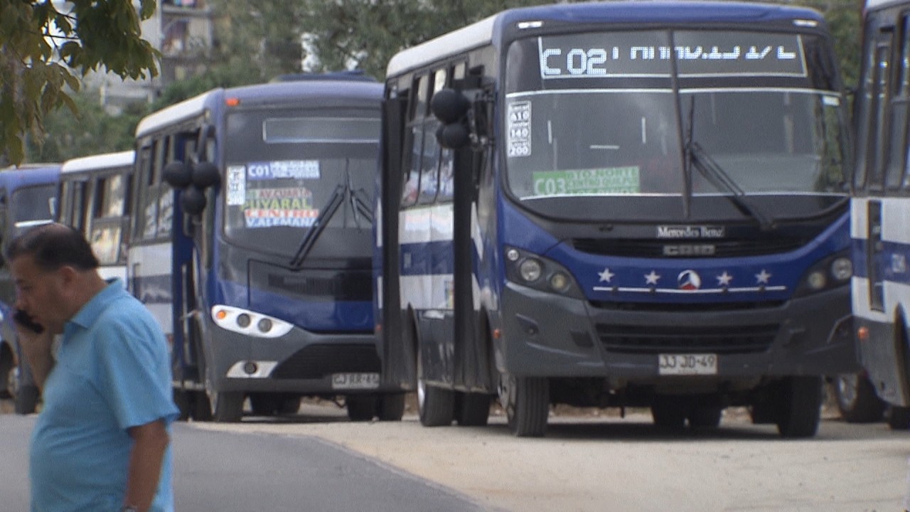 Chóferes de microbuses protestaron en caravana | 24 Horas - Red Valparaíso