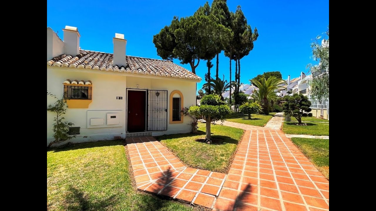 Calahonda Costa Del Sol - Magnificent 2 Bedroom Corner Townhouse, Walk To The Beach! Just €225,000!!