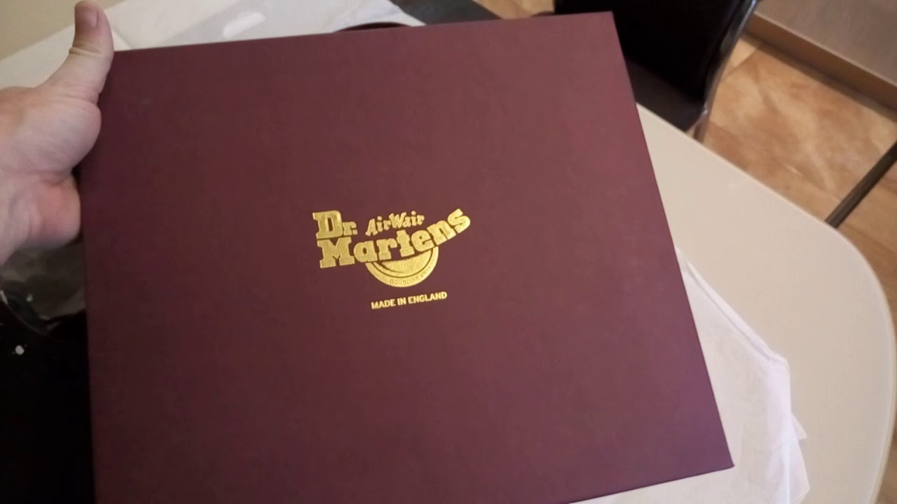 Доктор Мартинз, сделано в Англии. Dr. Martens Made in England.