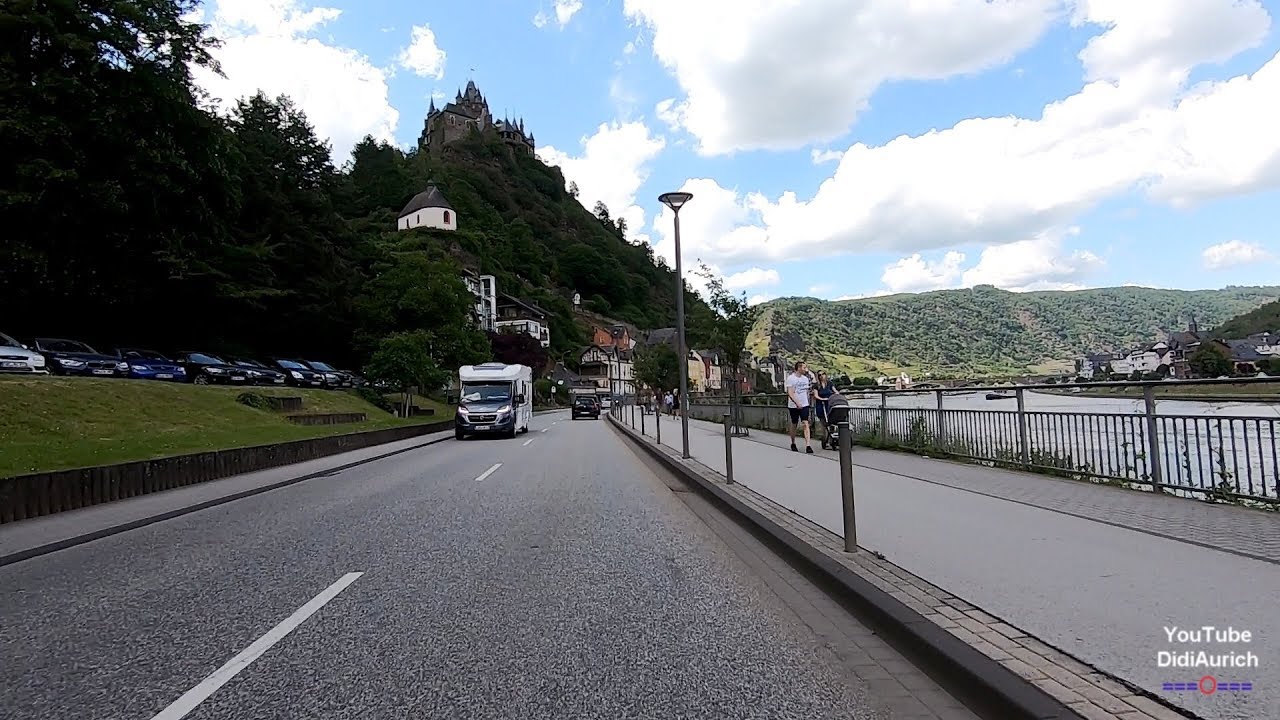 Eine Fahrt von Cochem nach Klotten an der Mosel entlang mit dem Motorrad Moselpromenade Moselstrasse