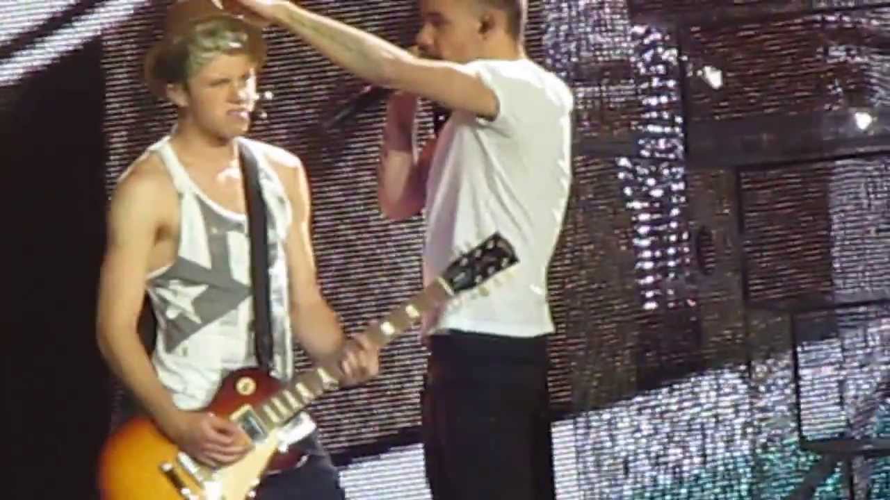 One Direction - Teenage Dirtbag - July 27, 2013 (Vancouver)