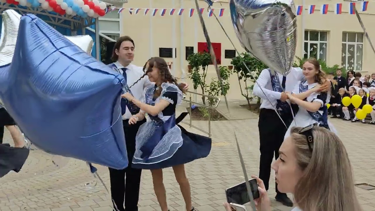 вальс 11 класс Виктора С. последний звонок школа ✓2 г.Усть-Лабинск 23.05.2023